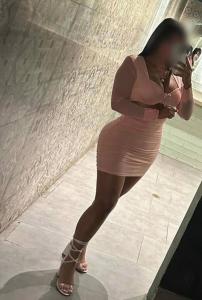 633681329: Chica busca chico en Barcelona