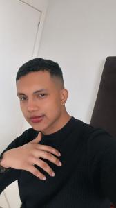 613856352: Chico busca chica en La Coruña