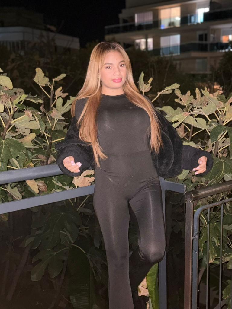 651935493: Chica busca chico en Ibiza