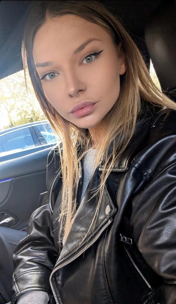 607452311: Chica busca chico en Barcelona