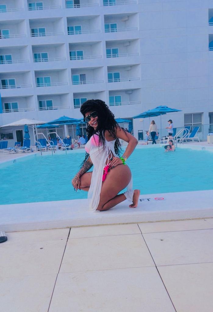 617074244: Chica busca chico en Granada