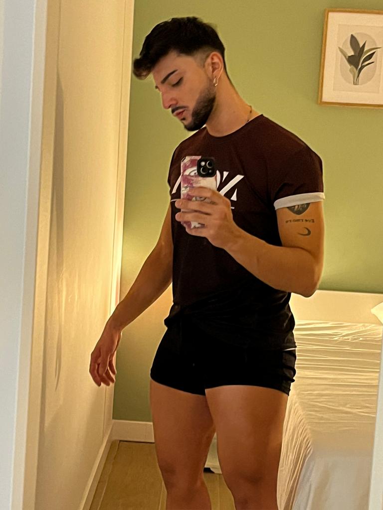 637705099: Chico busca chica en Valencia