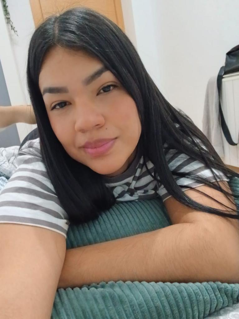 613902396: Chica busca chico en Sevilla