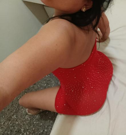 664039809: Chica busca chico en Barcelona