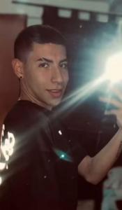 610882979: Chico busca chica en Cádiz