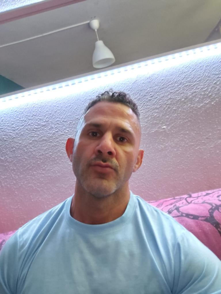 695521181: Chico busca chica en Málaga