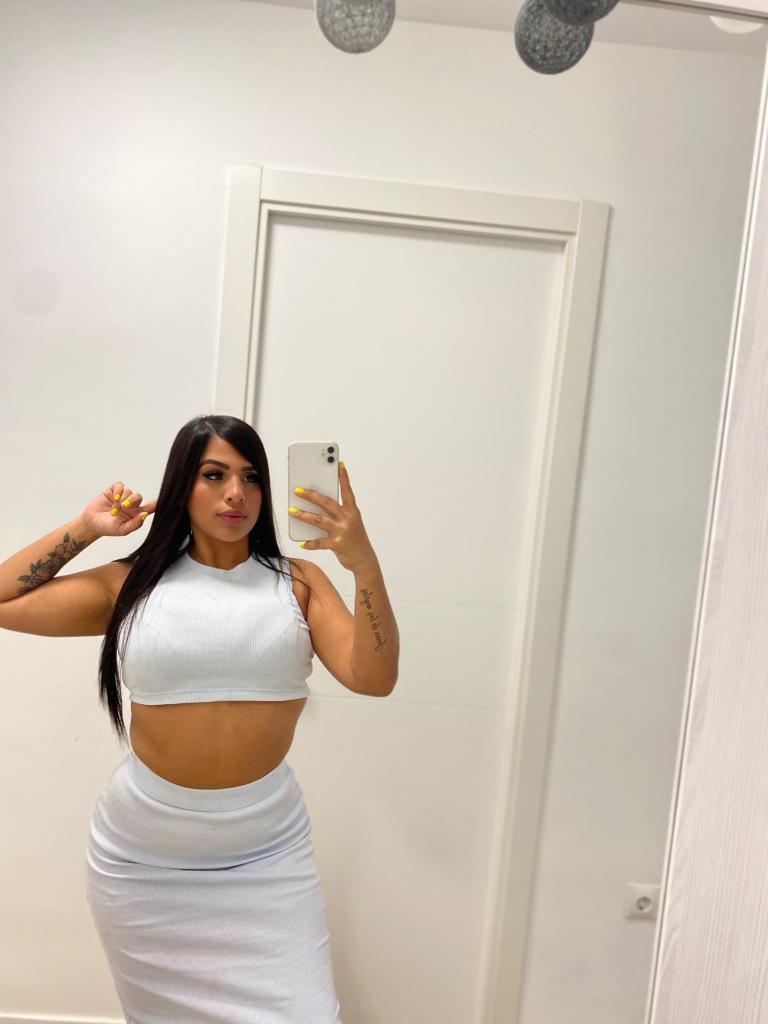 613907483: Chica busca chico en Almería