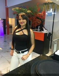 614569873: Chica busca chico en Barcelona