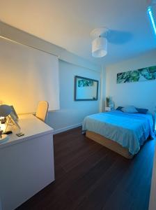 685616770: Chica busca chico en Gerona