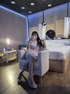 661124650: Chica busca chico en Barcelona