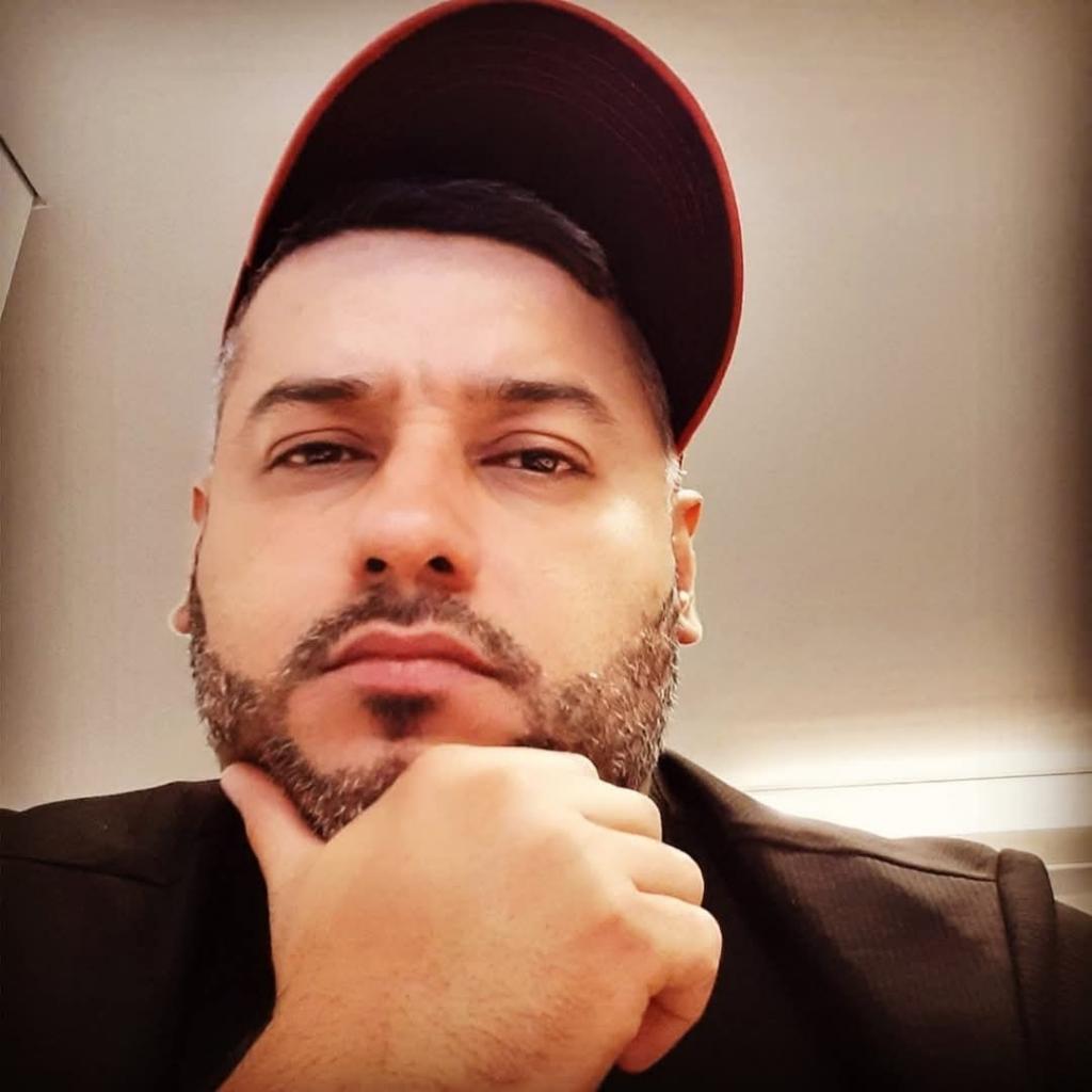 673844336: Chico busca chica en Granada