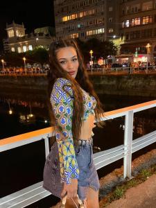 613909177: Chica busca chico en Pontevedra