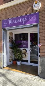 654746818: Chica busca chico en Barcelona