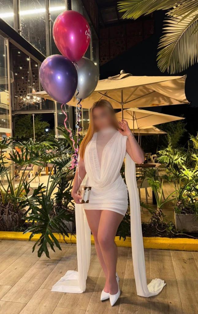 695956143: Chica busca chico en Madrid