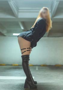 695956143: Chica busca chico en Madrid