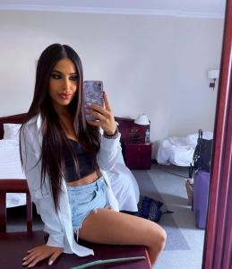 671387450: Chica busca chico en Barcelona