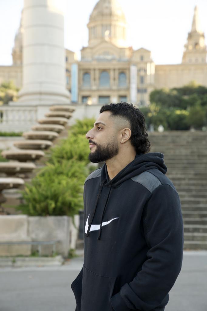 663874628: Chico busca chica en Barcelona