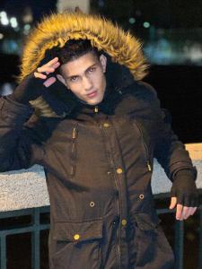 604385797: Chico busca chica en Madrid