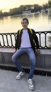 645177437: Chico busca chica en Madrid