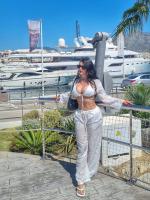 647270375: Chica busca chico en La Coruña