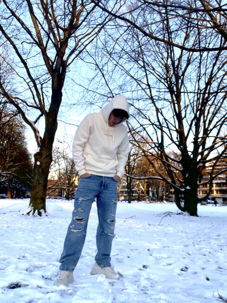 617713826: Chico busca chica en Madrid