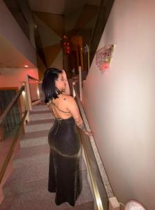 613742403: Chica busca chico en Barcelona