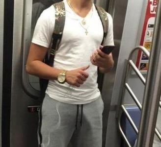 Chico busca chica en Sevilla: 