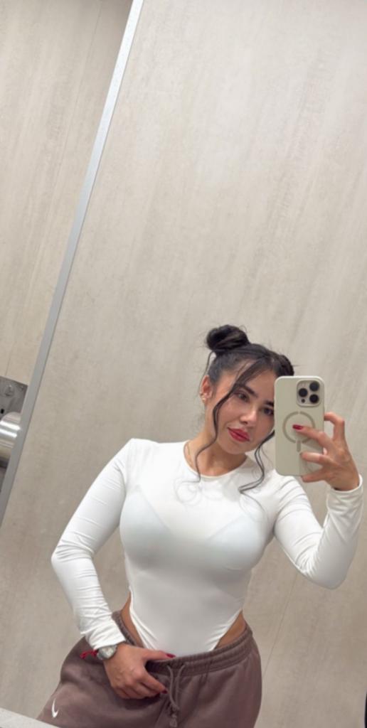 Chica busca chico en Ibiza: 