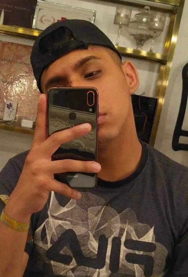 623064094: Chico busca chica en Valencia