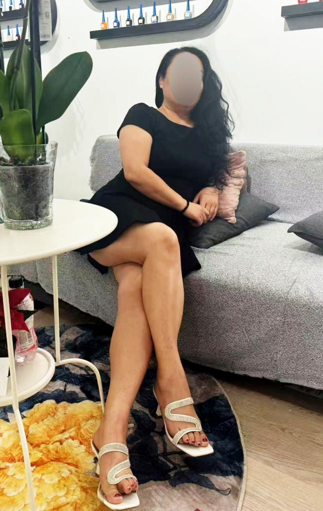 653450000: Chica busca chico en Barcelona