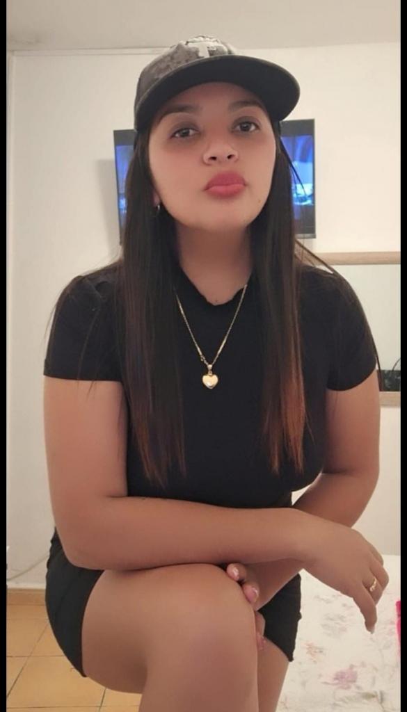 613232055: Chica busca chico en Ibiza