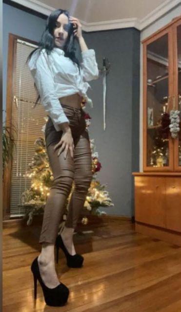 666458778: Chica busca chico en Gerona