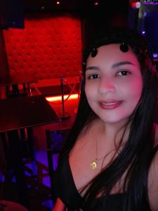 613232055: Chica busca chico en Ibiza