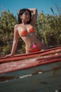 677380935: Chica busca chico en Sevilla