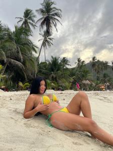 615216958: Chica busca chico en Barcelona