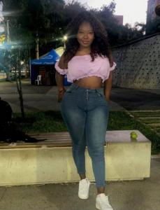 664407607: Chica busca chico en Sevilla