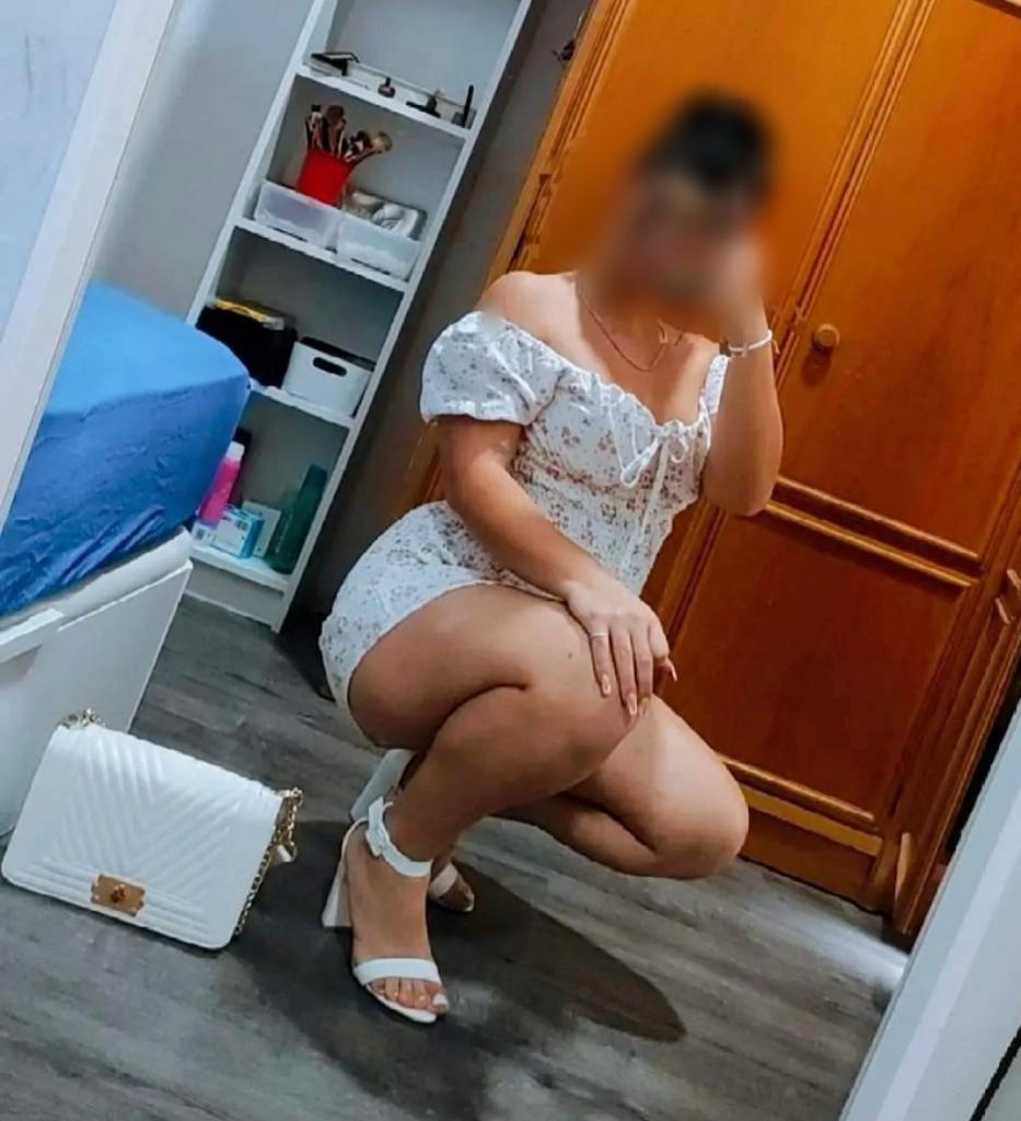 610985723: Chica busca chico en Barcelona