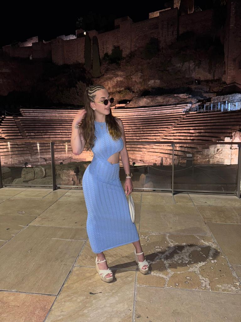 672539377: Chica busca chico en Ibiza