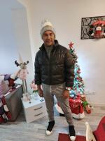 697721438: Chico busca chica en Madrid