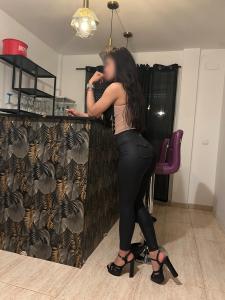 617746381: Chica busca chico en Madrid