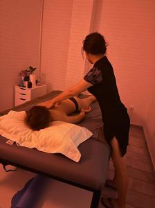 644147571: Chica busca chico en Málaga