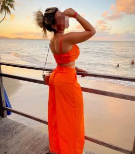 614473267: Chica busca chico en Barcelona