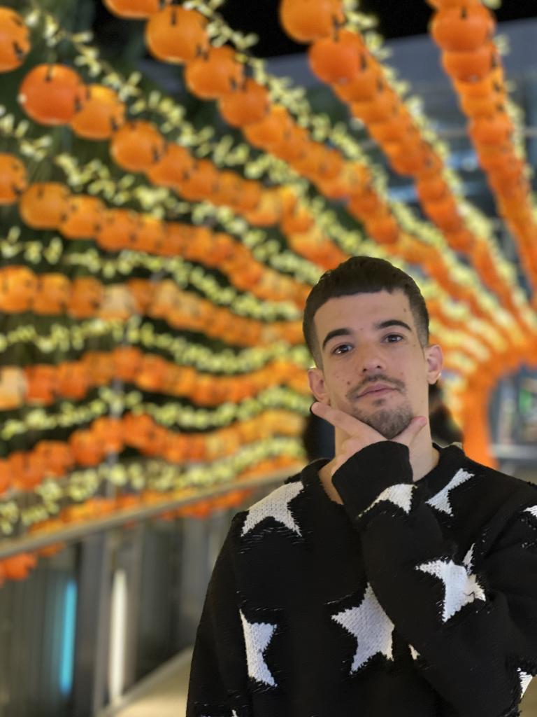 631946865: Chico busca chica en Zaragoza