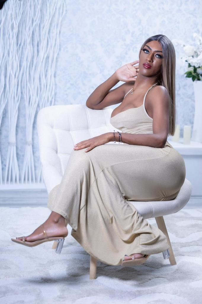 693952053: Transexual en Zaragoza