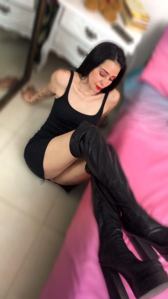 612232287: Chica busca chico en Valencia