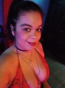 613393129: Chica busca chico en Barcelona