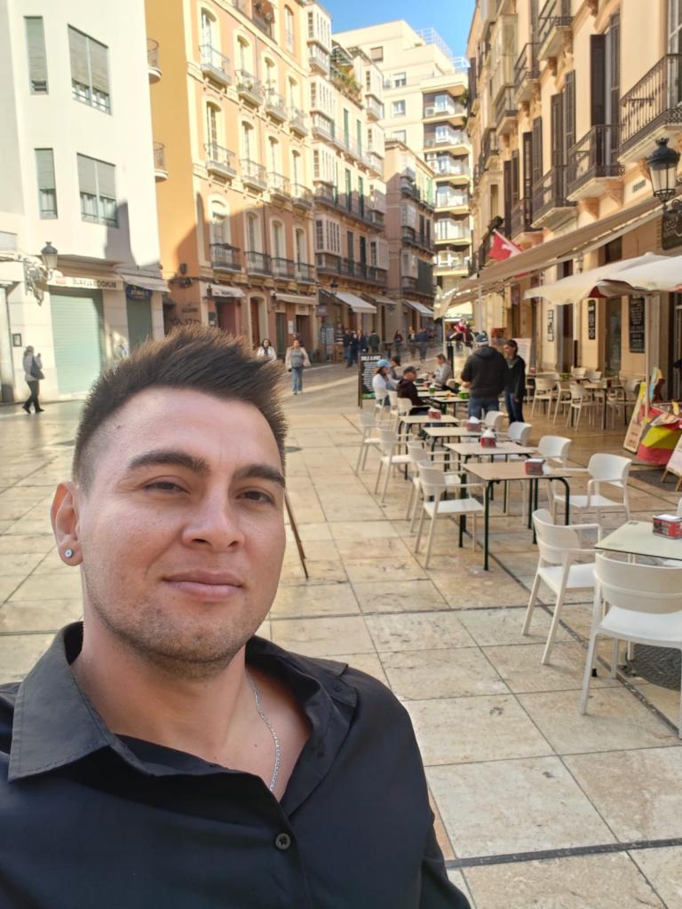 Chico busca chica en Málaga: 