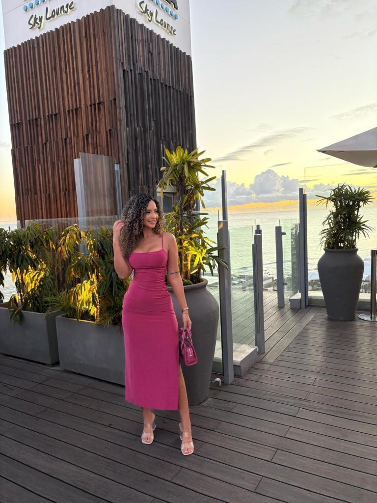 617338049: Chica busca chico en Málaga