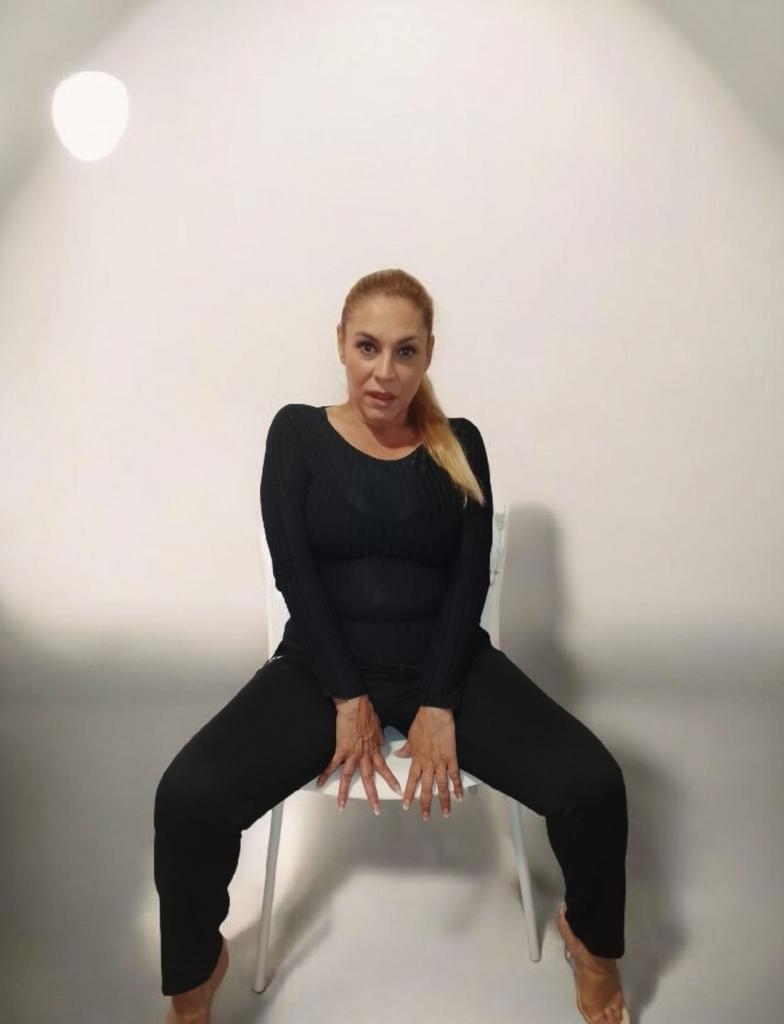 614882184: Chica busca chico en Madrid