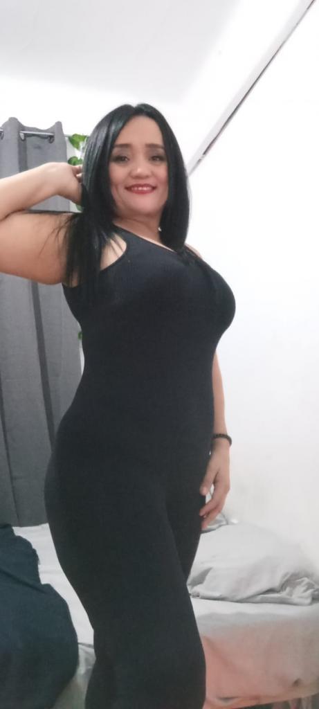 643298248: Chica busca chico en Gerona